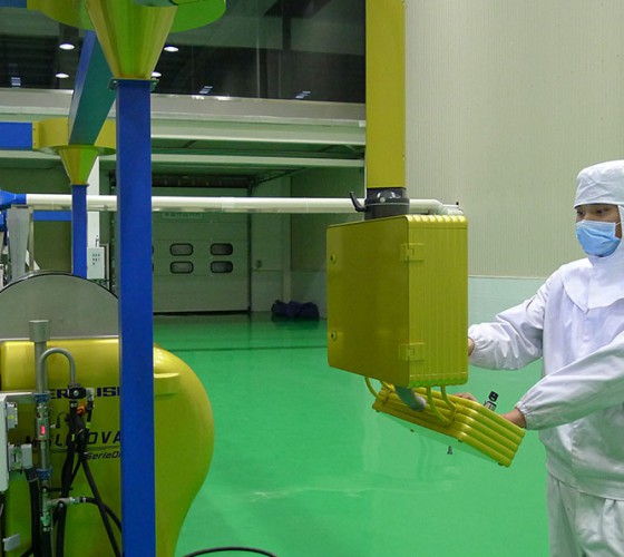 公司擁有三條原裝進(jìn)口冷榨橄欖油加工生產(chǎn)線(xiàn)，兩條德國(guó)福樂(lè)偉和一條意大利貝亞雷斯單一品種生產(chǎn)線(xiàn)，日加工鮮果能力達(dá)560噸，通過(guò)低溫純物理冷榨最大..